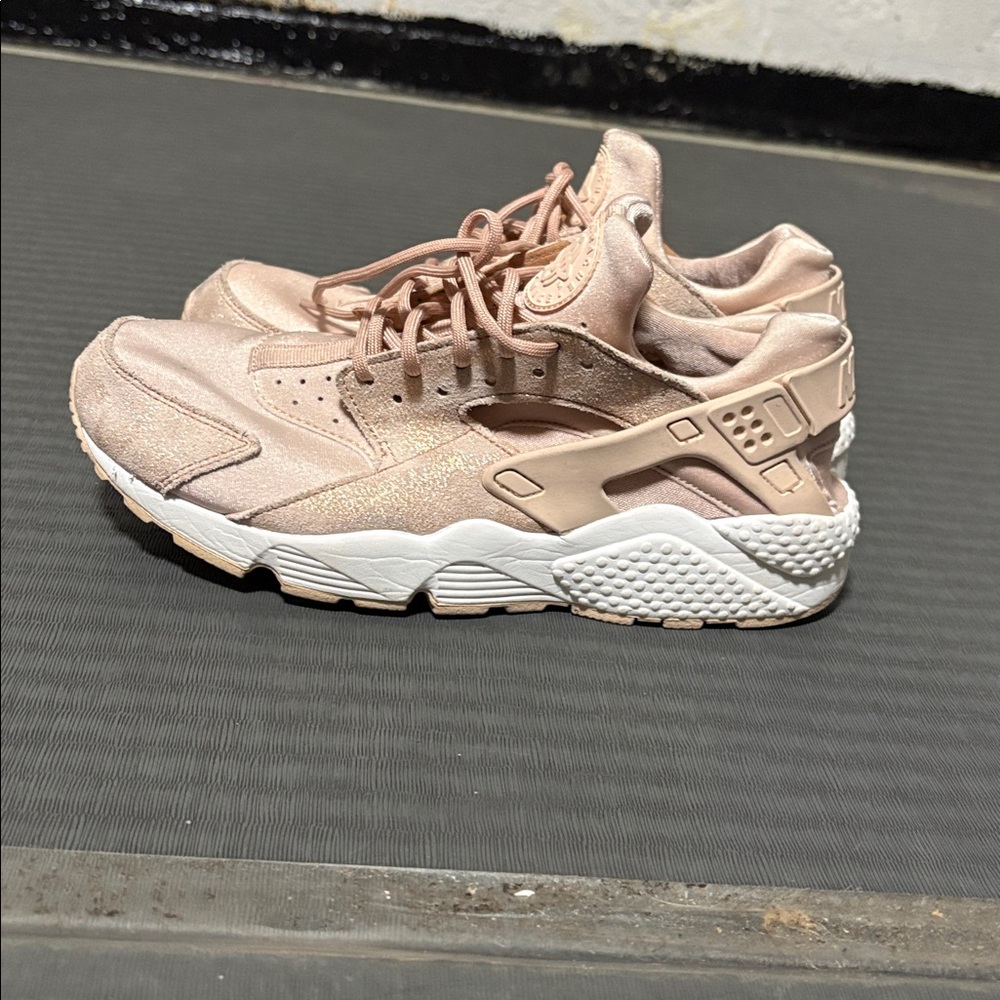 Nike Hurache Particle Beige Sneakers Size 10 - Picture 3 of 7